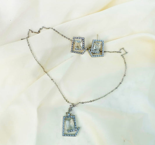 DAINTY SQUARE LOCKET SET L112