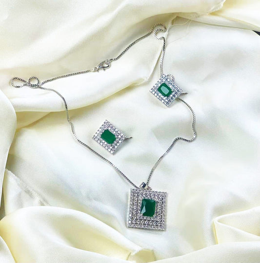 WHITE GREEN LOCKET SET L102