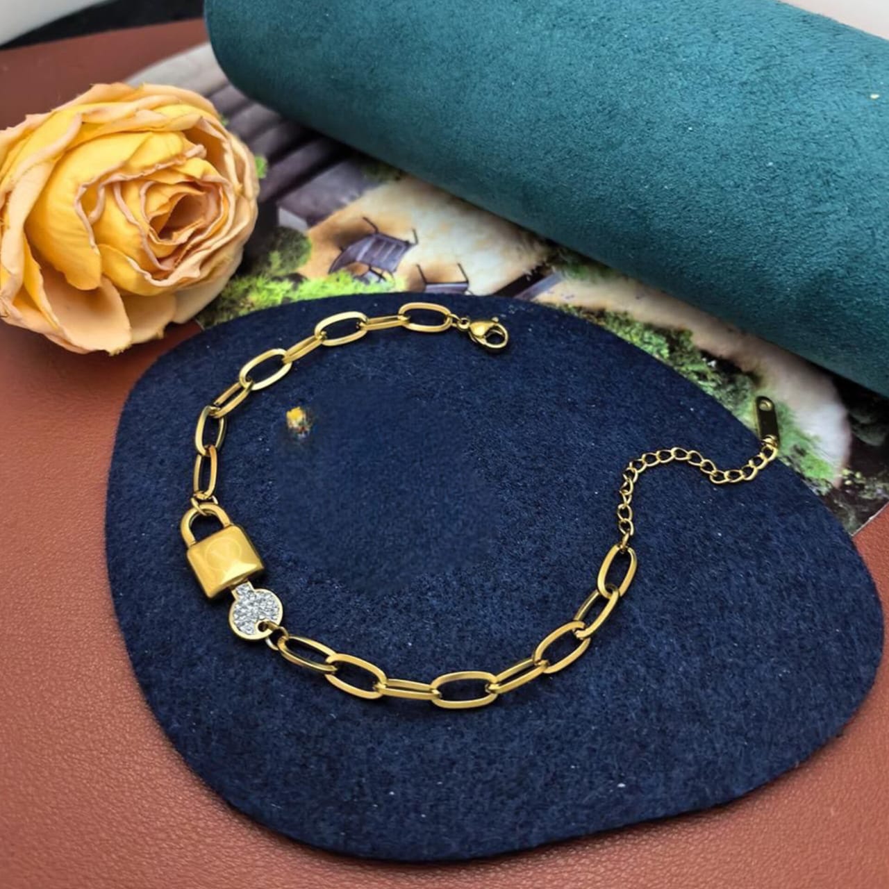 LOCK STYLE BRACLET B122