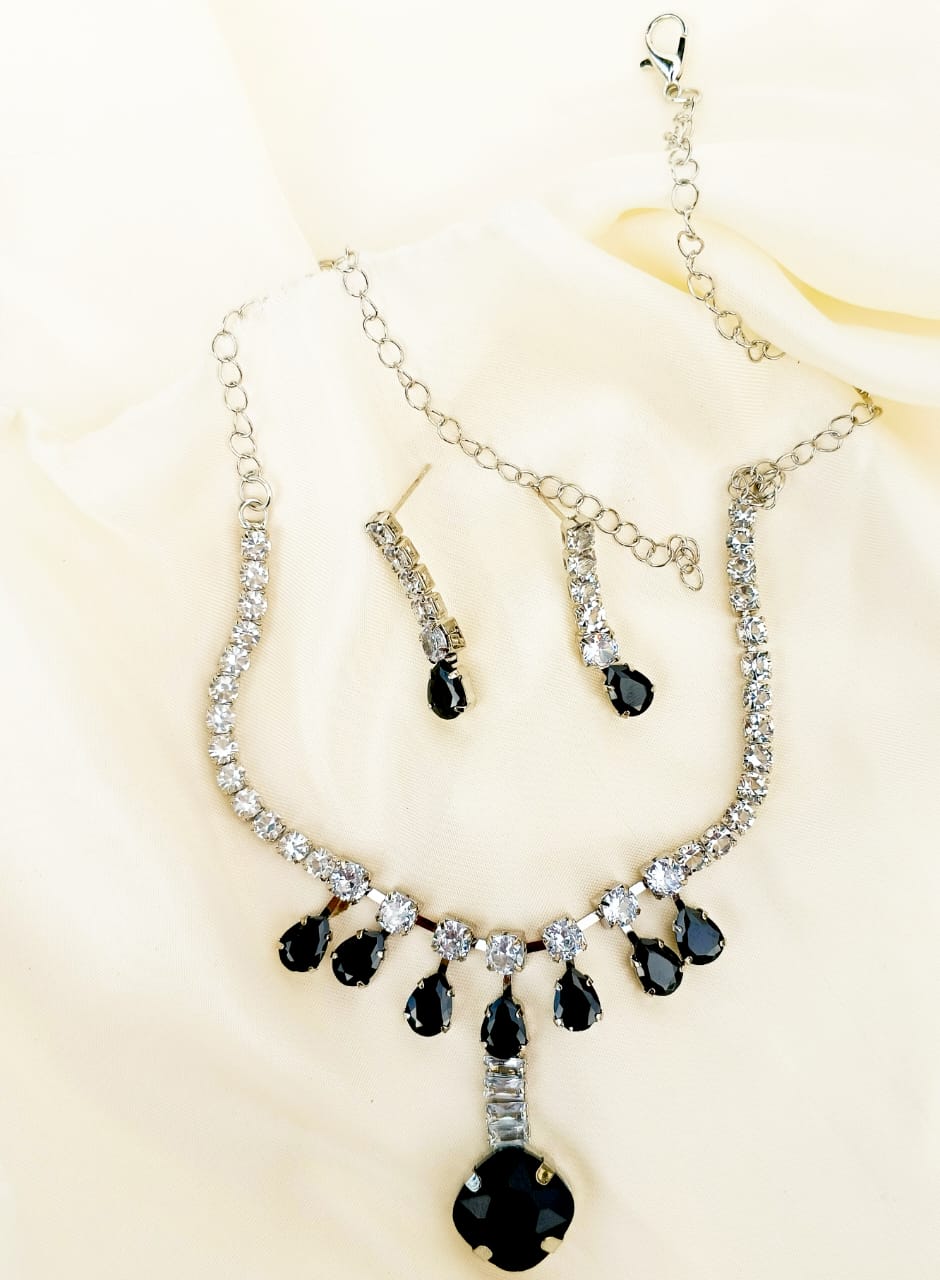 BLACK DROP LOCKET SET L110