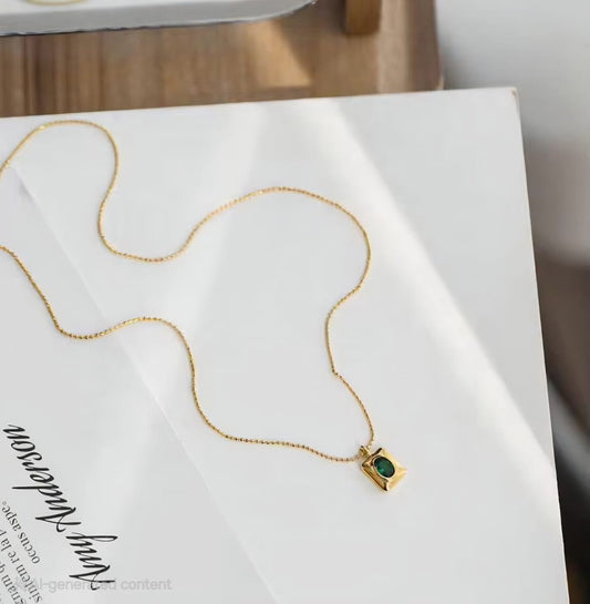 GREEN CUBIC PENDANT P111