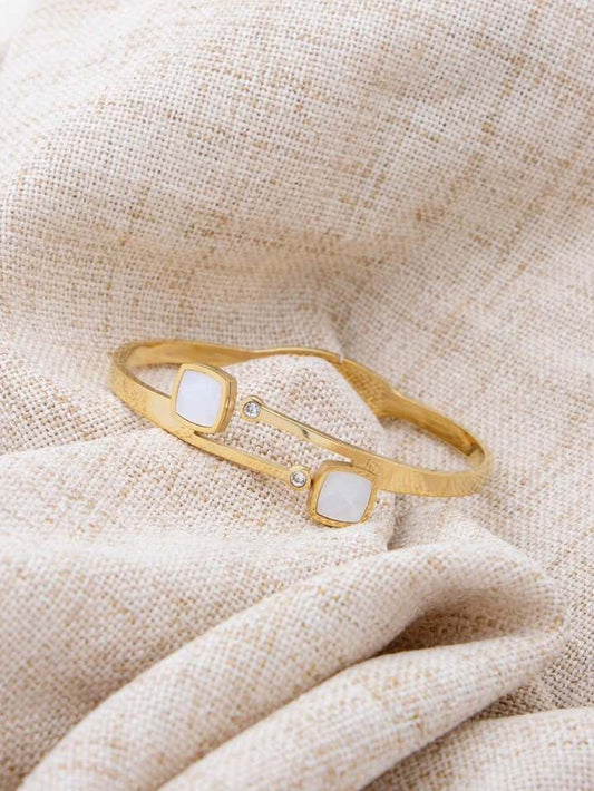 VINTAGE CLOVER HANDCUFF H101
