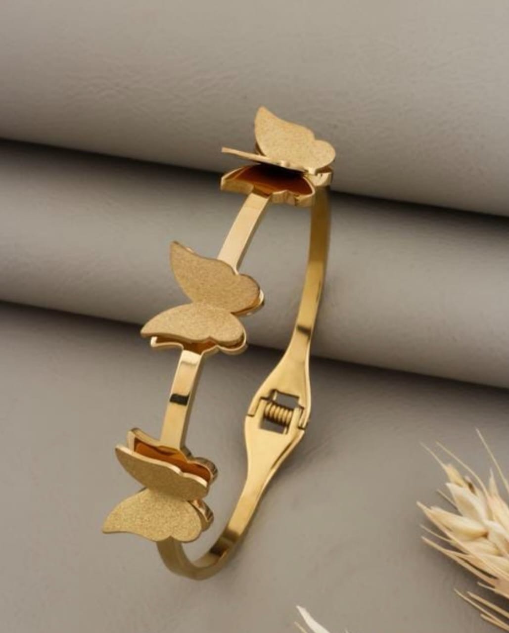 BUTTERFLY HANDCUFF H100