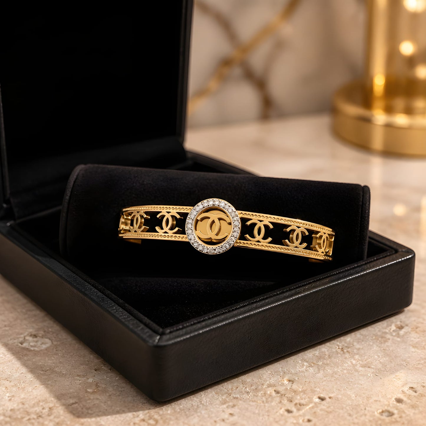 CHANEL HANDCUFF H117