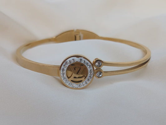 LV HANDCUFF 104